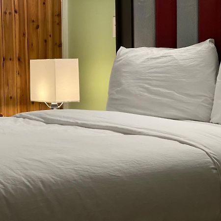 Chateau Suites Norristown Bagian luar foto