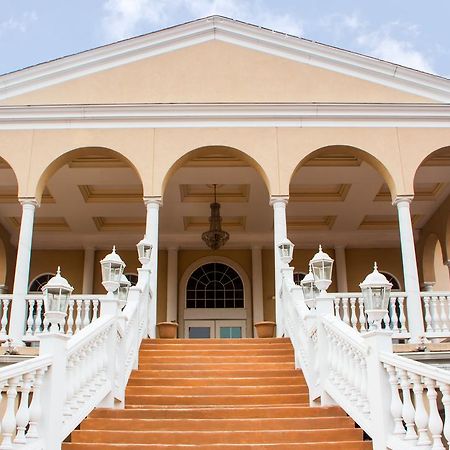 Chateau Suites Norristown Bagian luar foto