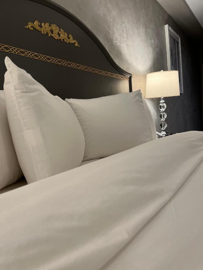Chateau Suites Norristown Bagian luar foto