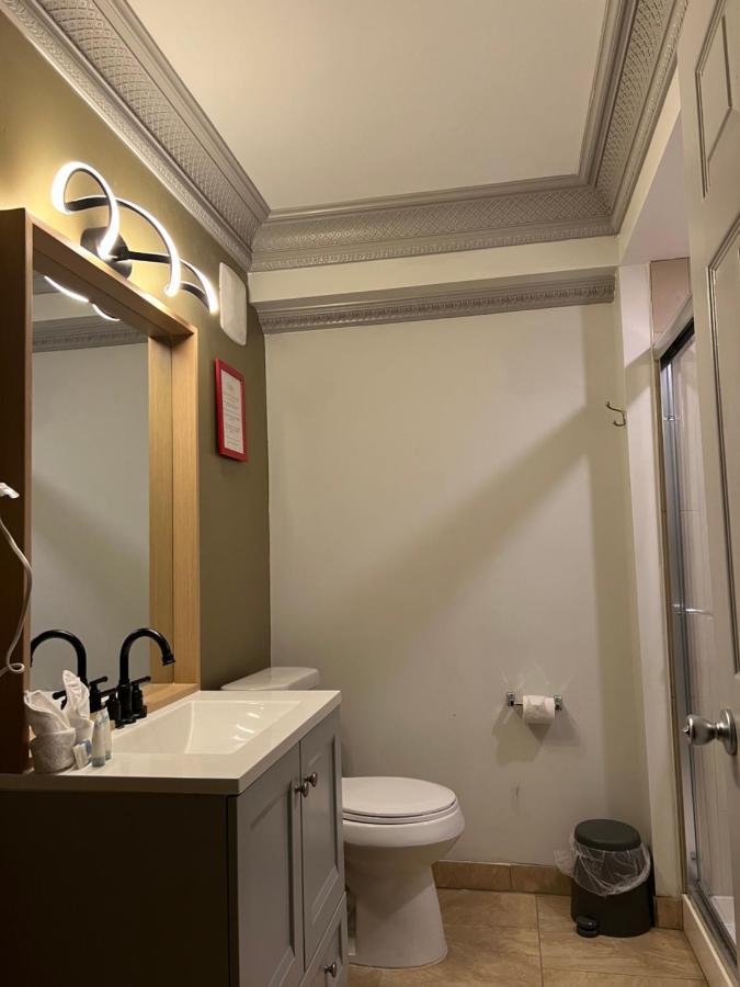 Chateau Suites Norristown Bagian luar foto