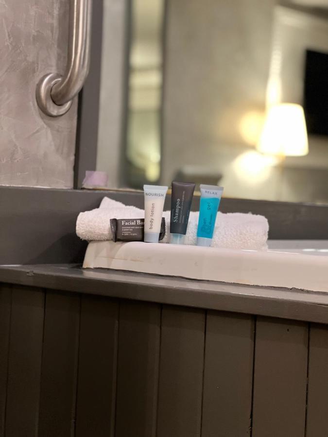 Chateau Suites Norristown Bagian luar foto