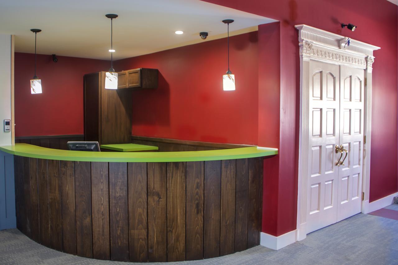 Chateau Suites Norristown Bagian luar foto